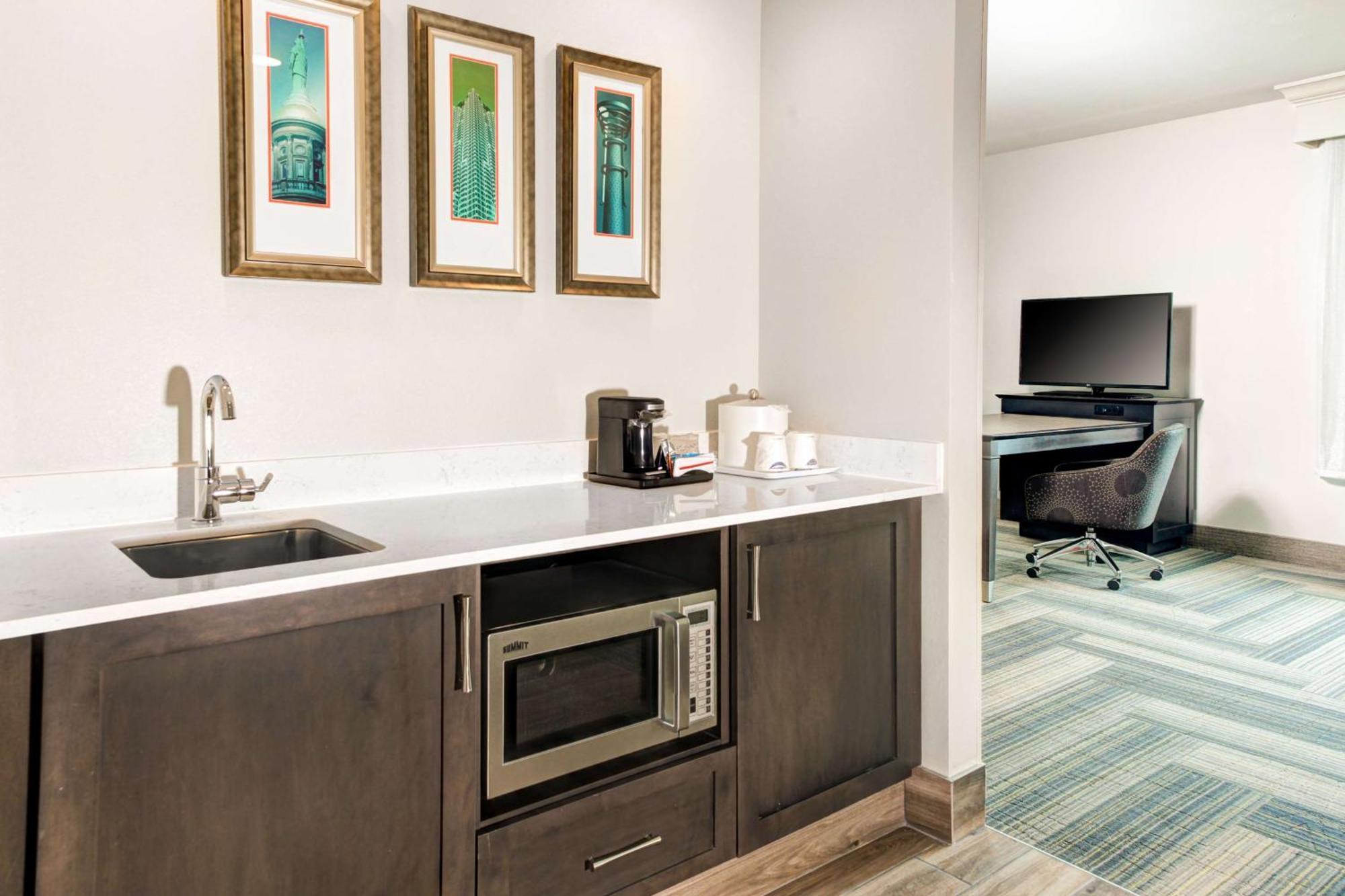 Hampton Inn & Suites By Hilton Atlanta Perimeter Данвуди Экстерьер фото