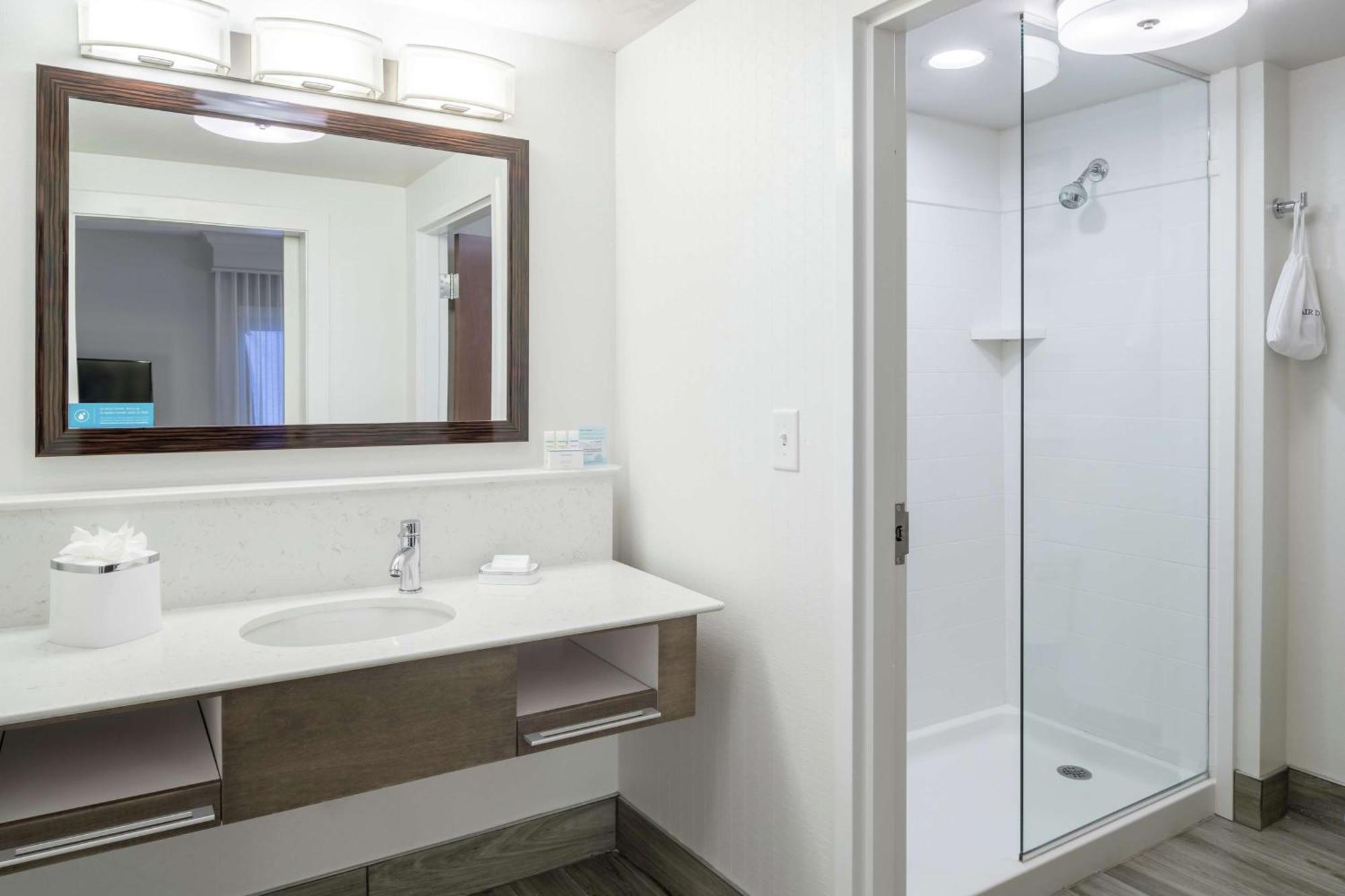 Hampton Inn & Suites By Hilton Atlanta Perimeter Данвуди Экстерьер фото