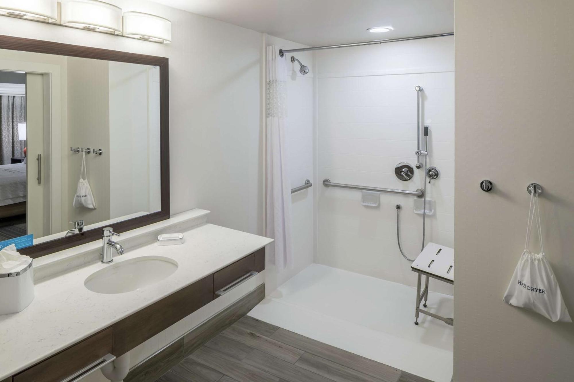Hampton Inn & Suites By Hilton Atlanta Perimeter Данвуди Экстерьер фото